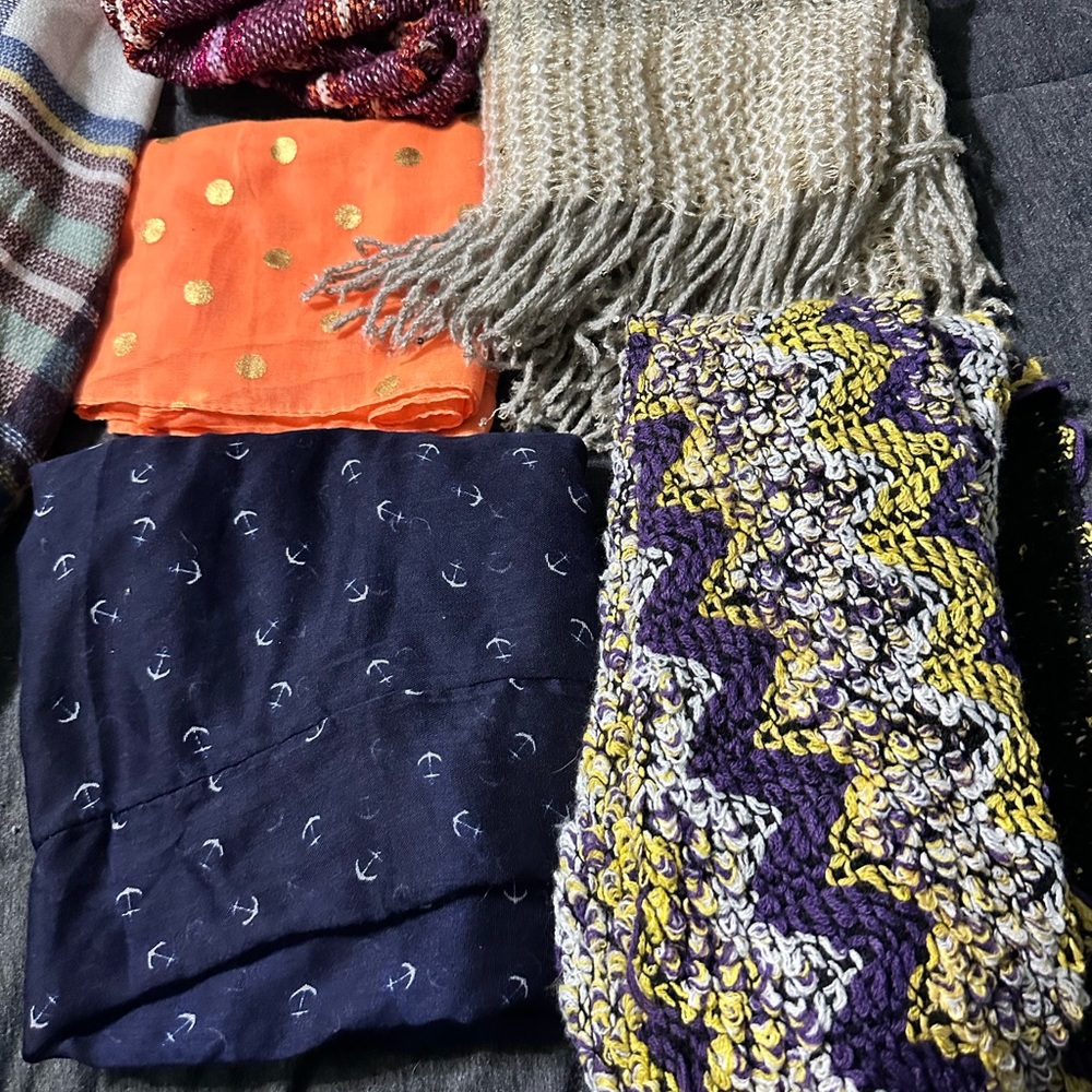 Scarves bundle - Picture 2 of 5